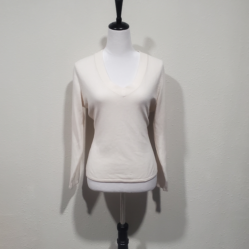 New York & Company Beige V-Cut Neckline Light Sweater Size Large